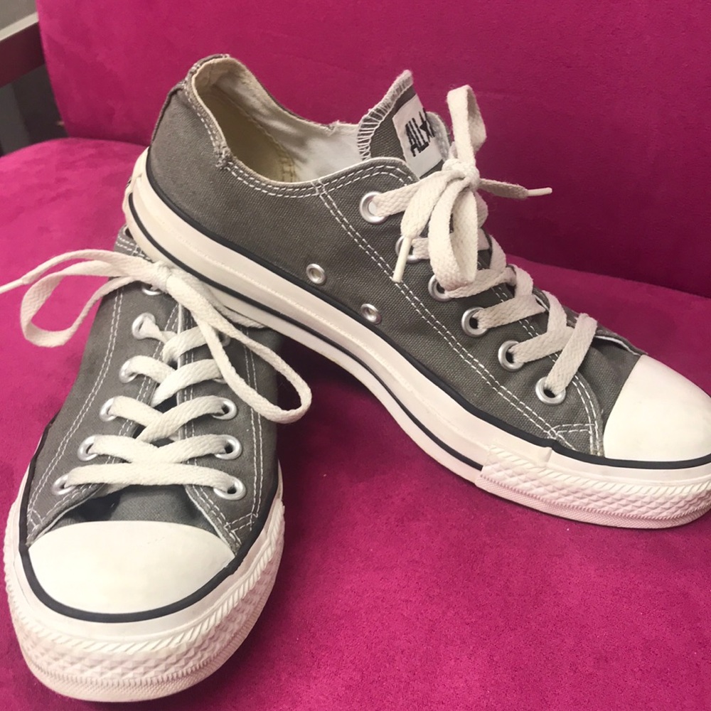 Gray Converse, sz 7 so fits 8-8.5